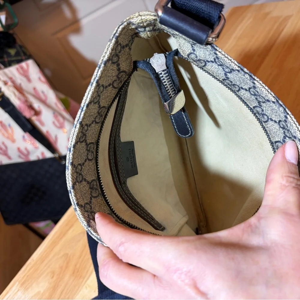 Gucci Beige and Navy Crossbody Bag - Picture 5 of 10